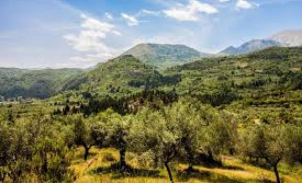 Mystras Inn Екстериор снимка