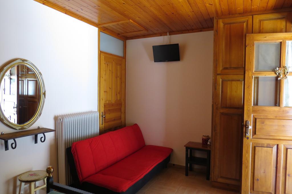 Mystras Inn Екстериор снимка