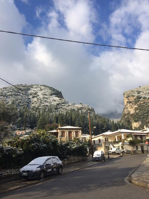 Mystras Inn Екстериор снимка
