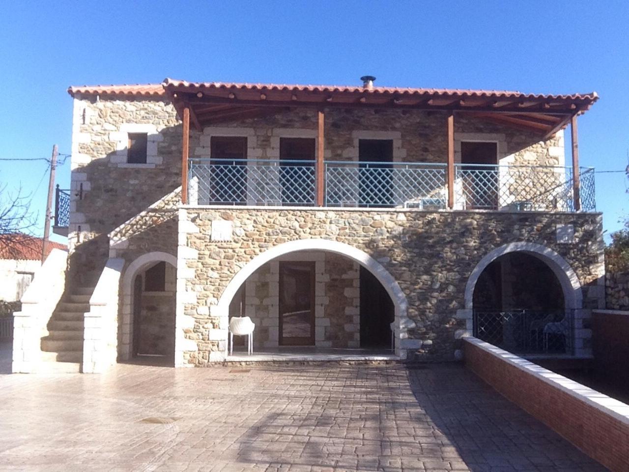 Mystras Inn Екстериор снимка