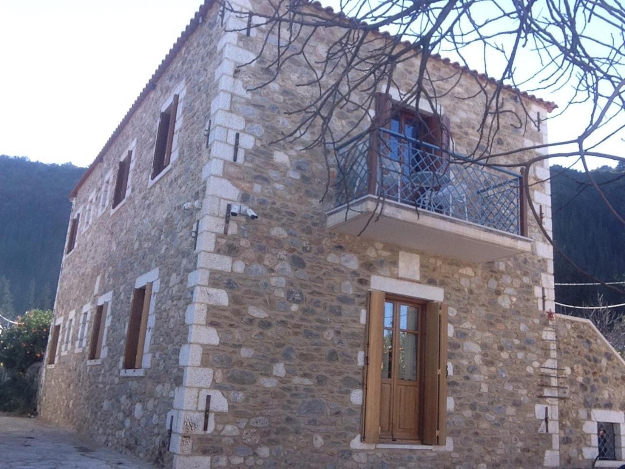 Mystras Inn Екстериор снимка